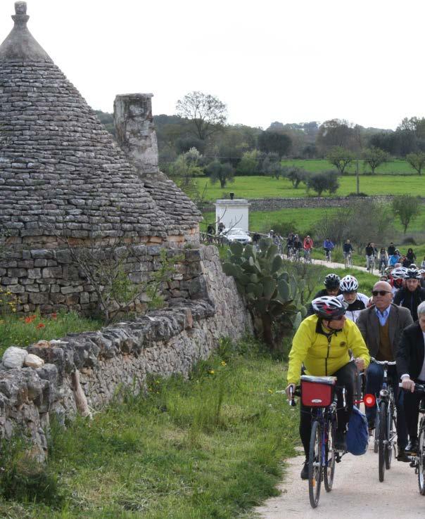 Cicloturismo La bici rappresenta il mezzo ideale per entrare in simbiosi con il territorio pugliese ed esplorare i paesaggi, le bellezze e il patrimonio rurale e culturale di quello scrigno di