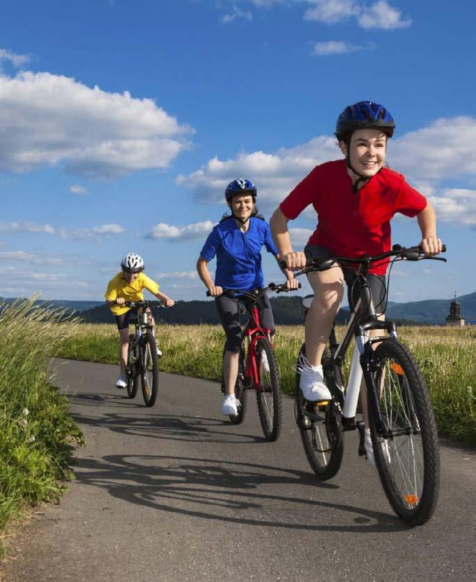 Bimbi in bici Oltre a migliorare la capacità di equilibrio, la resistenza e la coordinazione motoria il ciclismo può avere un ruolo fondamentale nel favorire lo sviluppo della personalità dei