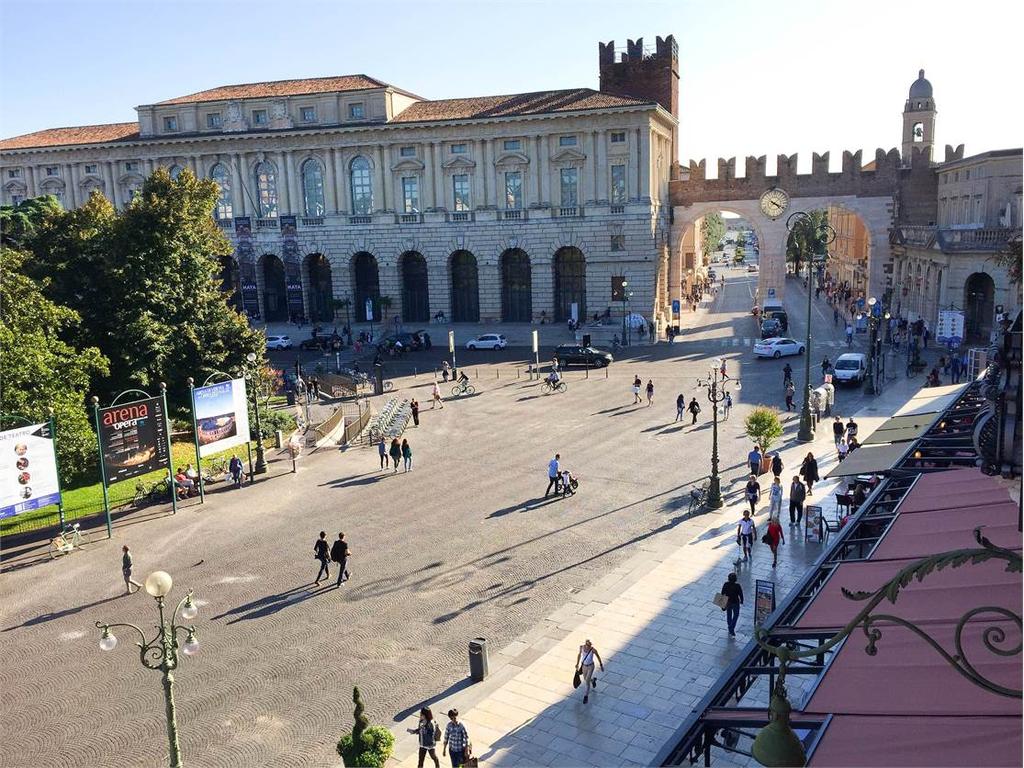 A Pavimento Infissi Legno Doppio Vetro Serramenti Ottimo Persiana Oscurante Legno Pavim. Notte Parquet Pavim.