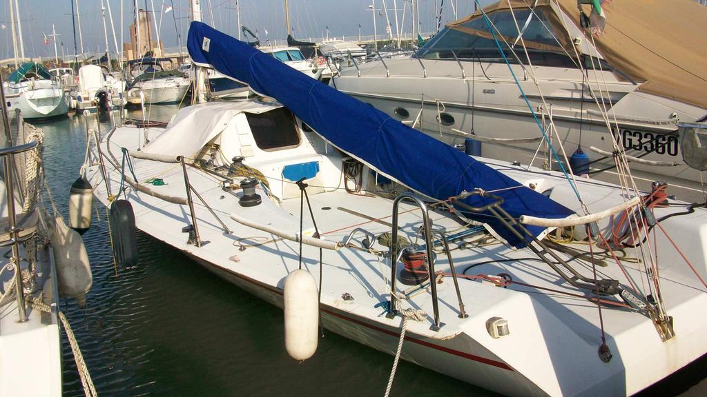 Zanzibar, questo era il nome precedente della barca, invece manteneva il piano velico originale e anche un piccolo entrobordo Volvo da 10HP, in oltre