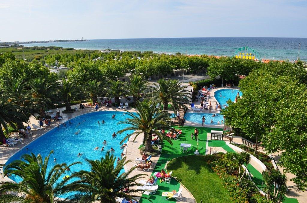 LE DUNE Villaggio **** Torre Canne di Fasano PUGLIA COSTA MERLATA Il Villaggio si trova a Torre Canne di Fasano, direttamente sul mare cristallino della spiaggia privata ed attrezzata, in una zon di