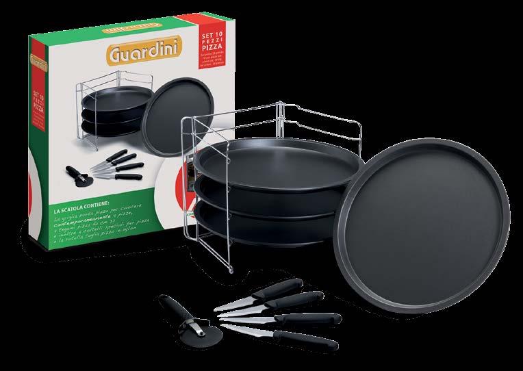 The gift box includes moreover: 4 pizza knives and 1 nylon pizza cutter, suitable to slice the pizza directly in the tin, as it doesn t damage the non-stick surface.