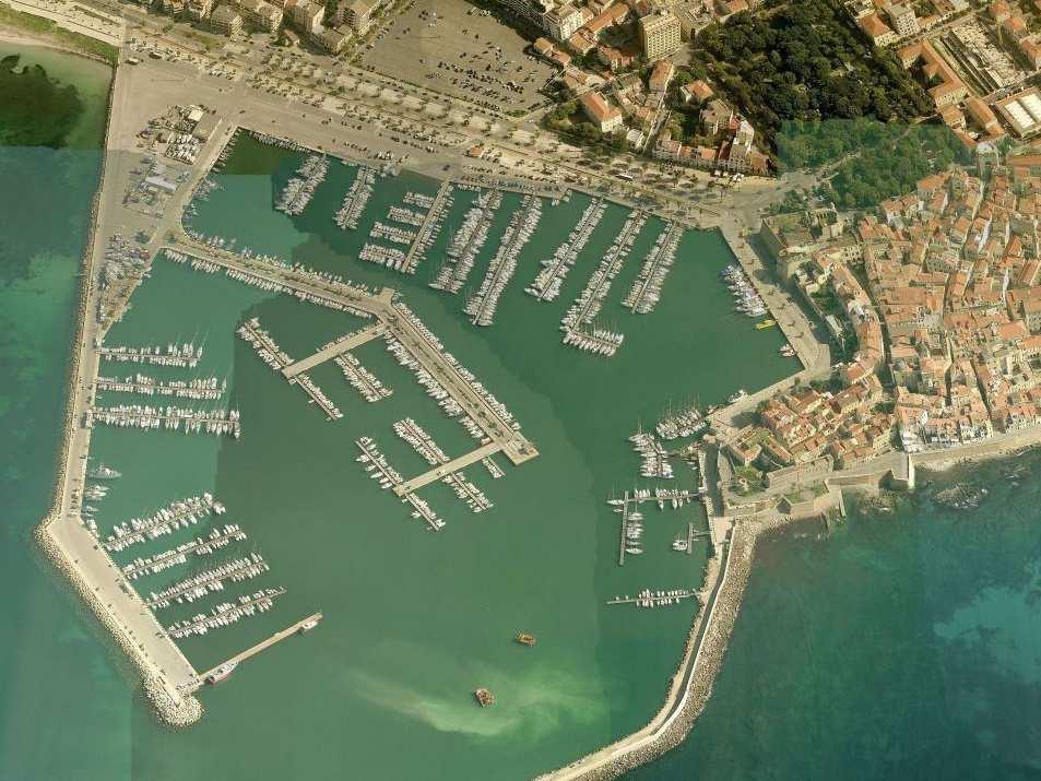 ALLEGATO 1 UBICAZIONE DELLE AREE ATTREZZATE NEL PORTO DI ALGHERO Attrezzature