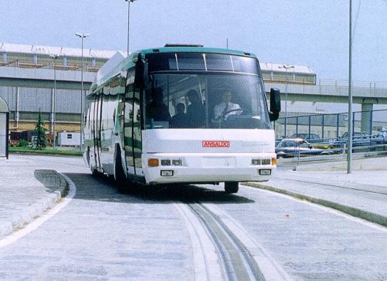 Autobus ad attrazione magnetica Guida semi-vincolata