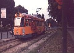 Guida vincolata Tram Il tram può essere assimilato ad un filobus con guida vincolata su rotaie annegate nella pavimentazione; sono possibili, pertanto, condizioni di
