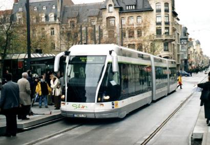 Tram-bus (su rotaia) Guida vincolata Sistema TVR