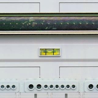 incandescente secondo IEC 60695 2). Tale materiale nta resistenza agli agenti chimici ed atmosferici ed una elevata resistenza ai raggi U.V.