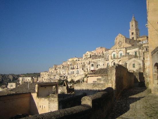 massimo dei voti e la lode. Aiuto di Chirurgia Generale presso l Ospedale di Gagliano del Capo) dal 1991.