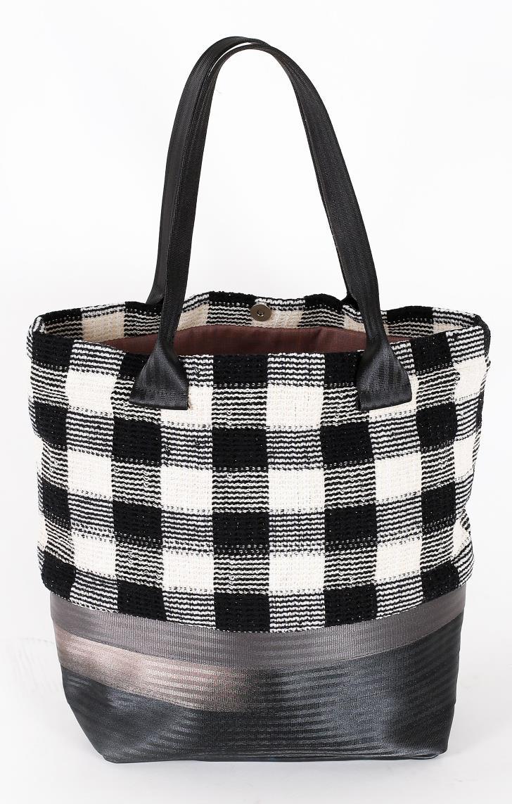 Modello SHOPPING BBSH01 Borsa modello shopper con chiusura magnetica.