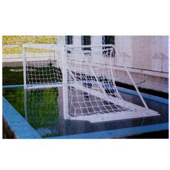 PALLANUOTO Porte pallanuoto galleggianti, traversa e montanti in alluminio anodizzato sez. rettangolare, verniciati colore bianco. Dimensioni cm 300x90 (interne). ART. 1490.