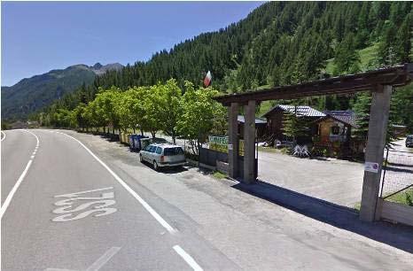 provenendo dall Italia).sulla destra piazzale sterrato vicino al bar ristorante.