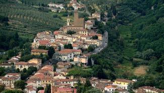 Vožnja z udobnim turističnim avtobusom v smeri Italije, mimo Benetk, Bologne in čez slikovite Apenine v Toskano, eno najlepših pokrajin Italije.