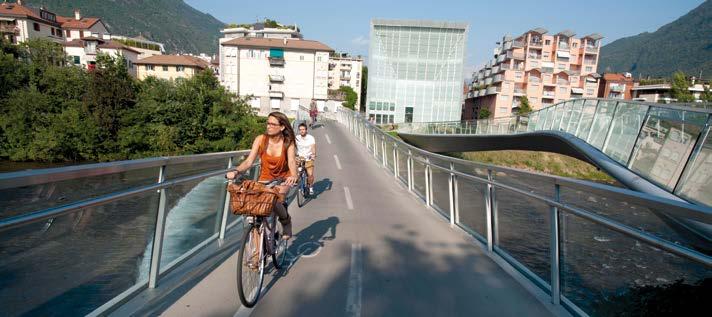 Nel mondo, sempre più amministrazioni investono nelle infrastrutture ciclabili e anche l Alto Adige non è da meno: la rete di piste ciclabili è ben ramificata e anche l offerta per