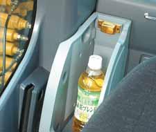 Cabina pressurizzata Il climatizzatore automatico, il filtro aria e la pressione interna positiva (60 Pa) prevengono l ingresso di polvere nella cabina.