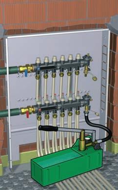 Prova idraulica ) Collegare la pompa prova impianti alla valvola di carico del