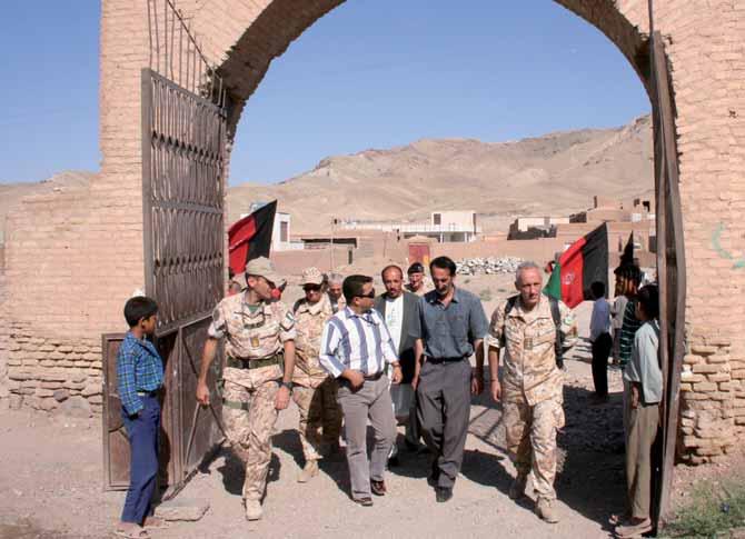 Ricognizioni per la realizzazione di un poliambulatorio nella provincia di Herat (2006) venza consentono infine al personale CIMIC di individuare sponsor e patrocinatori per problematiche