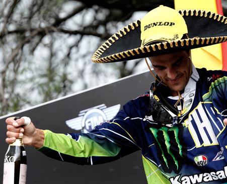 L apice dell ultimo round in Messico è stato la battaglia dei due piloti Dunlop per la vittoria negli ultimi giri della stagione, ed è stato