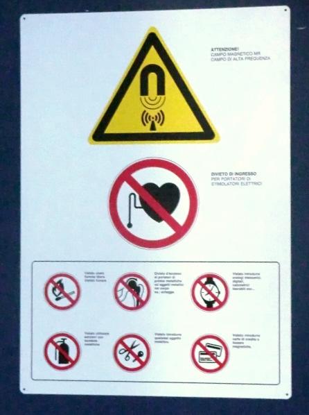 CARTELLONISTICA presenza di campo magnetico