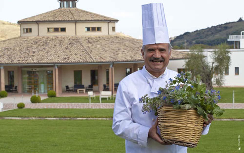 E lui, questo straordinario interprete della cucina italiana, che 30 anni fa, prima che nascesse Slow Food, imboccò un sentiero che lo ha condotto da Orsara agli Stati Uniti e dagli Usa alla Cantina