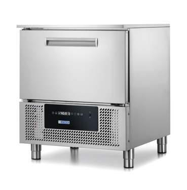 scelta tra 5 lingue Gas refrigerante: R404A (GWP3780) Luce LED S/s AISI 304 Blast Chillers on feet for 5 GN1/1 pans - EN400X600 trays. Touch control system, with LED dynamic display.