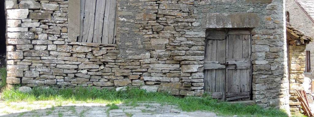 400 Roccaprebalza è un minuscolo borgo che sorge alle porte di Berceto (dista circa 3Km).