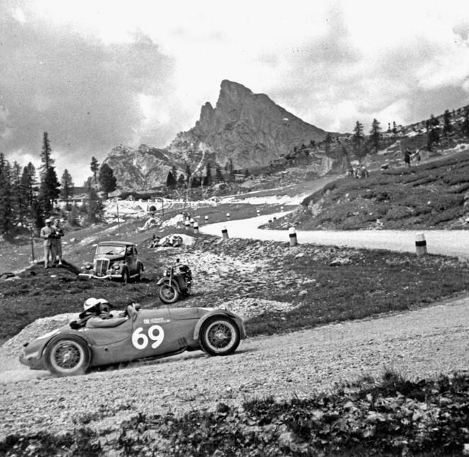 La storia: 1947/1956 La Coppa Internazionale delle Dolomiti (dall edizione del 1951 divenuta Coppa d'oro delle Dolomiti) nacque nel 1947 da un'idea dell'allora Presidente dell'automobile Club Belluno