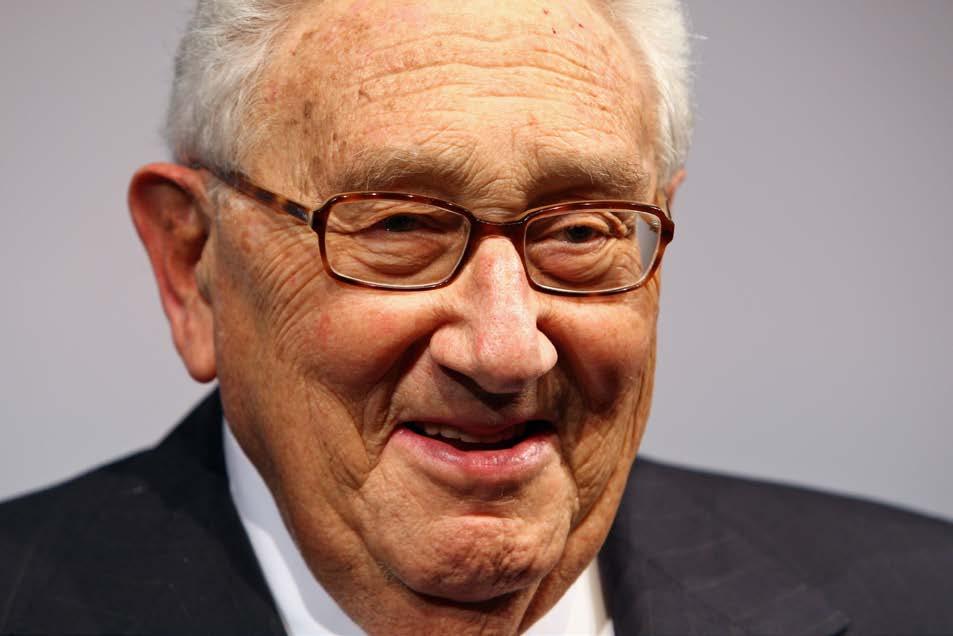 Henry Kissinger, 94 anni Ex segretario di stato USA sotto il governo Nixon e Ford Insignito del premio Nobel per la pace nel 1973 Affetto da cardiopatia ischemica cronica