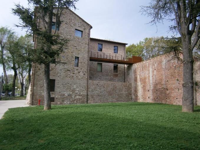 Via Francigena ENTRY POINT Un museo multimediale a Lucca per valorizzare il turismo slow e le vie dei pellegrini Via Francigena ENTRY POINT è uno spazio multimediale situato a Lucca, comprendente un