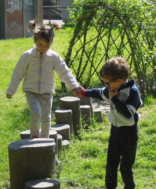 La felicità non è nulla se non è condivisa Massi: io la casa la faccio vicino a te (Matteo) perché siamo amici Matteo: (sorride) mi aiuti?