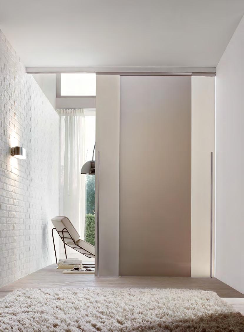 SCORREVOLE Light.40. 41 Dividere gli spazi, creare ambienti con l elegante essenzialità di una porta scorrevole interamente in vetro, acidato o colorato.