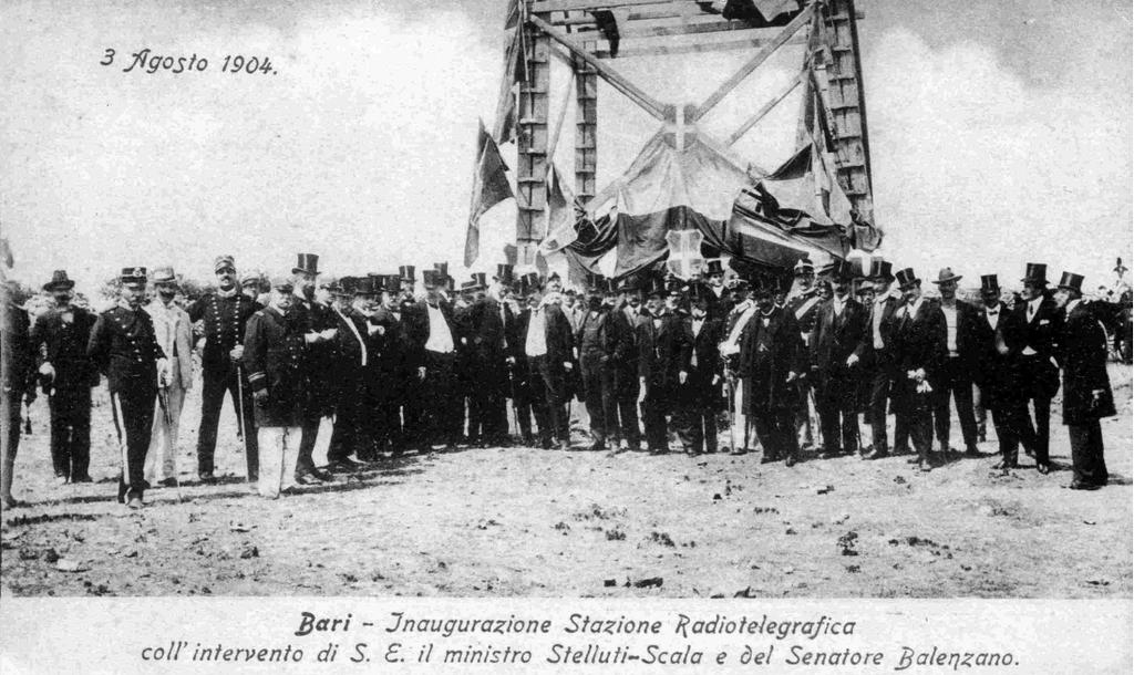3 Agosto 1904 Il giorno 3 agosto 1904 al Molo San Cataldo di Bari, nei pressi del faro fu inaugurata la prima stazione radio-telegrafica internazionale della rete italiana.
