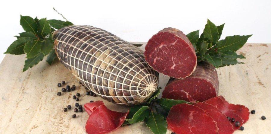 Bresaola di bufalo Tenera e succosa, la carne con cui è prodotta la Bresaola di Bufalo ha bassissimo contenuto di grassi saturi, elevato contenuto di proteine e contenuto di ferro doppio rispetto