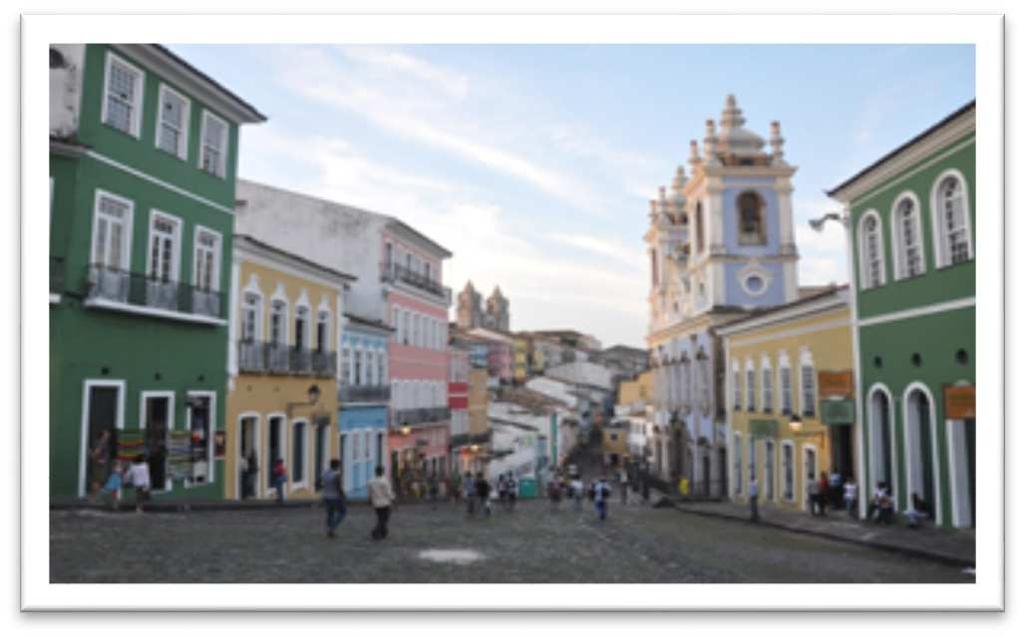 Fondata nel 1549 sulle alture della Bahia de todos os Santos (baia di tutti i santi) per proteggersi da eventuali attacchi, Salvador fu la prima capitale brasiliana, il primo porto coloniale e la