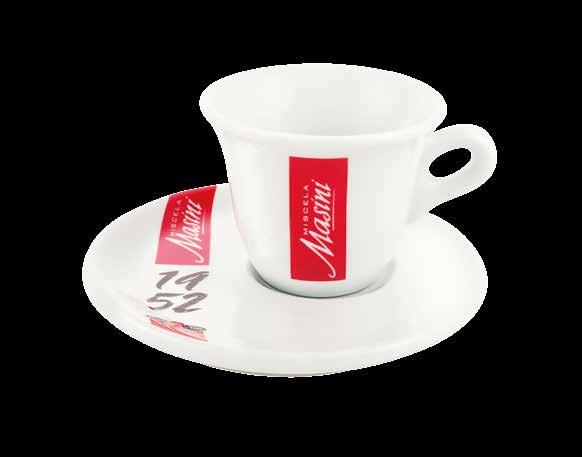 The off-center cup seat adds a refined design element. TAZZA E PIATTO cup and saucer Tazza da cappuccino in porcellana, resistente ed elegante. Il piatto valorizza il logo Miscela Masini.