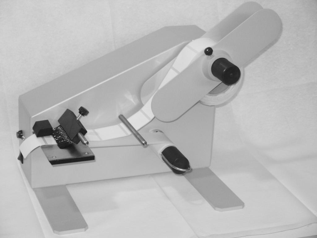 FIG 5 4 3 7 6 Taratura fotocellule Questa operazione va eseguita alla messa in funzione della macchina e tutte le volte che vengono utilizzate etichette con supporto siliconato con trasparenza