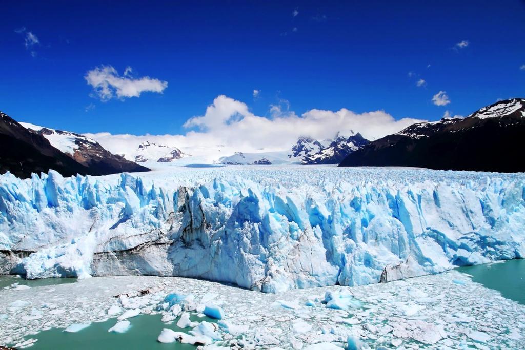 10 giorno Calafate/Perito Moreno/Calafate Giornata dedicata alla scoperta del Parco Nazionale Los Glaciares, un santuario ecologico dove ghiacciai, laghi e foreste si estendono su una superficie di c.