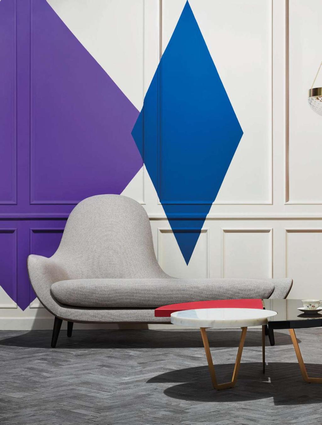 Chaise longue mad con gambe in rovere spessart, rivestimento interno in tessuto merida écru, esterno in pelle nabuk tortora, design marcel Wanders per poliform.