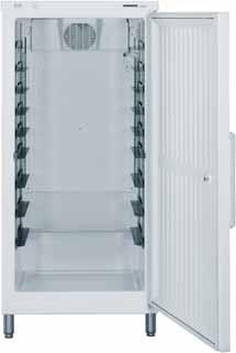 Frigoriferi per Panetteria e Pasticceria ventilati Refrigerazione Il frigorifero BKv 4000, con sistema di ventilazione, è studiato appositamente per pasticcerie e panetterie.
