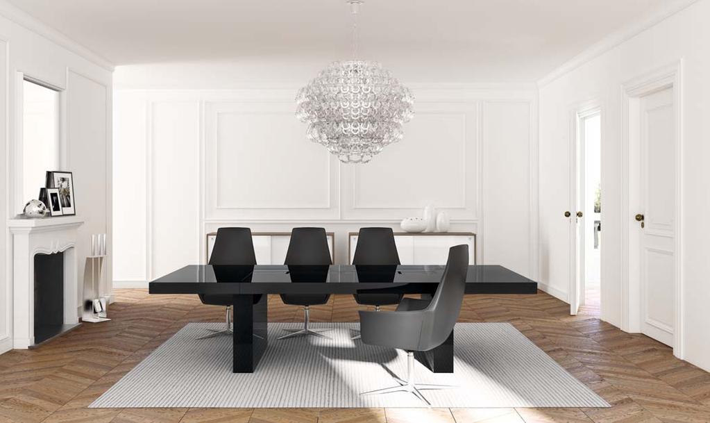 Elegante sala riunioni con tavolo nero lucido abbinato a contenitori Profbox con struttura noce ed ante scorrevoli bianco lucido.