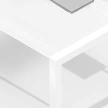 Eleganza e leggerezza per la scrivania direzionale caratterizzata dalla struttura verniciata bianco