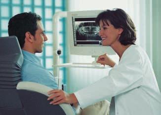 Comunicazione Radiologia digitale. Comunicare meglio! > Posso illustrare subito al paziente la radiografia digitale, direttamente sulla poltrona, e spiegare meglio il trattamento.