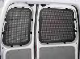 04 Nota La robusta griglia di protezione del lunotto posteriore protegge efficacemente durante il trasporto gli oggetti lunghi e appuntiti e le scale nell abitacolo.