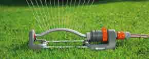 GARDENA Irrigatori L irrigazione ideale per ogni giardino In aree di grandi o piccole dimensioni, GARDENA offre irrigatori ideali per ogni giardino e prato.