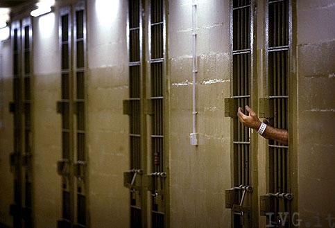 Mercoledi, 16 Giugno 2010 Viaggio nel carcere savonese Uil Penitenziari: Situazione indecente Savona. Una relazione impietosa sulle condizioni disastrate, indecenti e invivibili del carcere savonese.