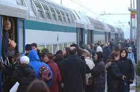 Treni. Ecco le 10 linee ferroviarie peggiori d Italia per i pendolari La Circumvesuviana, la Roma Nettuno, la Padova-Calalzo, la Potenza-Salerno, ma non solo.