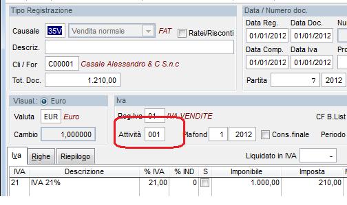 Come si può notare, il codice attività è contenuto nella causale e viene riportato nei dati principali del movimento di prima nota: Le righe del movimento non contengono l informazione relativa al