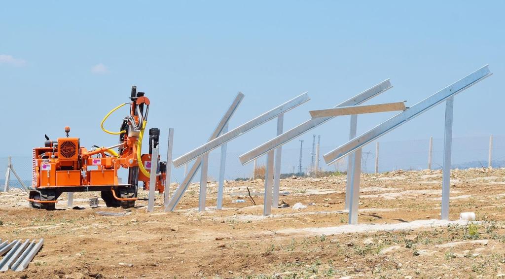 Con la nascita del settore fotovoltaico, l azienda Pauselli iniziò a progettare e costruire macchine