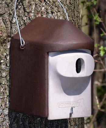 PROTEZIONE DEGLI UCCELLI Cassetta nido 2GR Paletta per la nidiata e il controllo Codirosso Tetto interno con recesso per pipistrelli Sviluppata in collaborazione con il soprintendente forestale