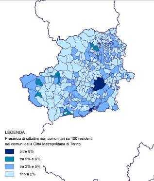 Presenza e caratteristiche socio-demografiche 9 1.1 Caratteristiche socio-demografiche Quasi il 5% della popolazione residente nell area metropolitana di Torino è di cittadinanza non comunitaria (v.
