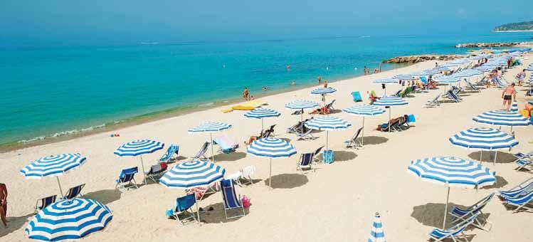 BAIA TROPEA Resort Situato in uno dei punti più suggestivi della Costa degli dei, a meno di 4 km dall incantevole e storico Tropea, ove al mare cristallino si uniscono arte e cultura.